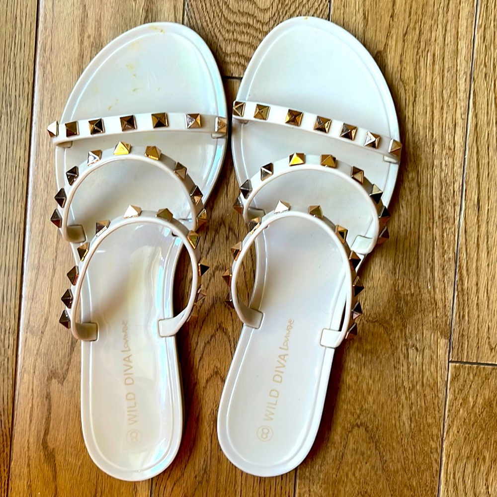 WILD DIVA LOUNGE embellished jelly sandals size 8